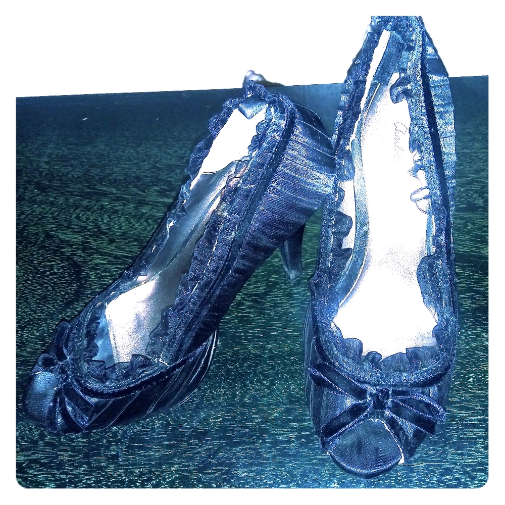 Black lace and velvet pumps